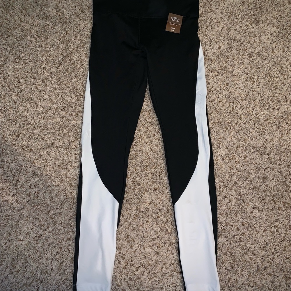 Victoria Sport B&W Leggings
